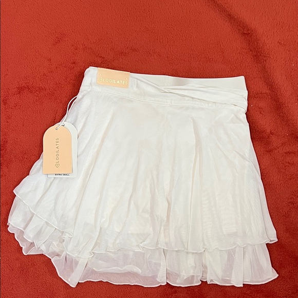 Elegant White Skort for Women - Picture 4 of 4